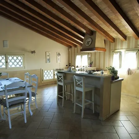 La Vedetta Con Ristorante E Acetaia B&B 카스텔베트로