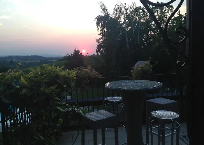 La Vedetta Con Ristorante E Acetaia B&B 카스텔베트로