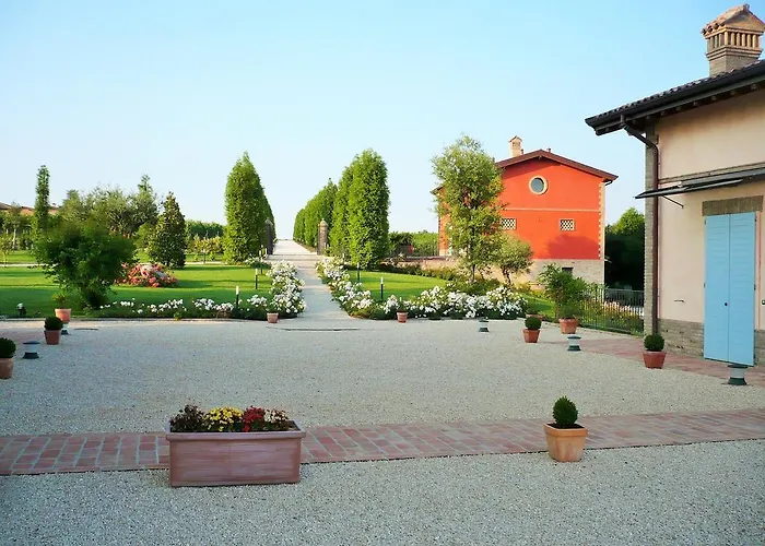 La Vedetta Con Ristorante E Acetaia 카스텔베트로